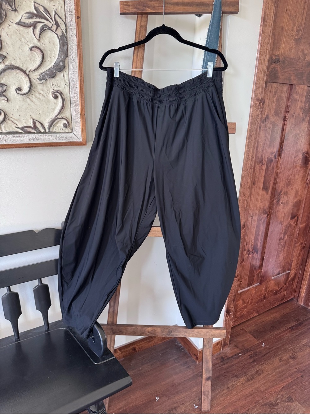 Old Navy Black Sleek Tech Barrel Pants Size XL